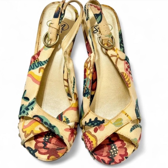 Colorful Floral Slingback Heels - Picture 1 of 6